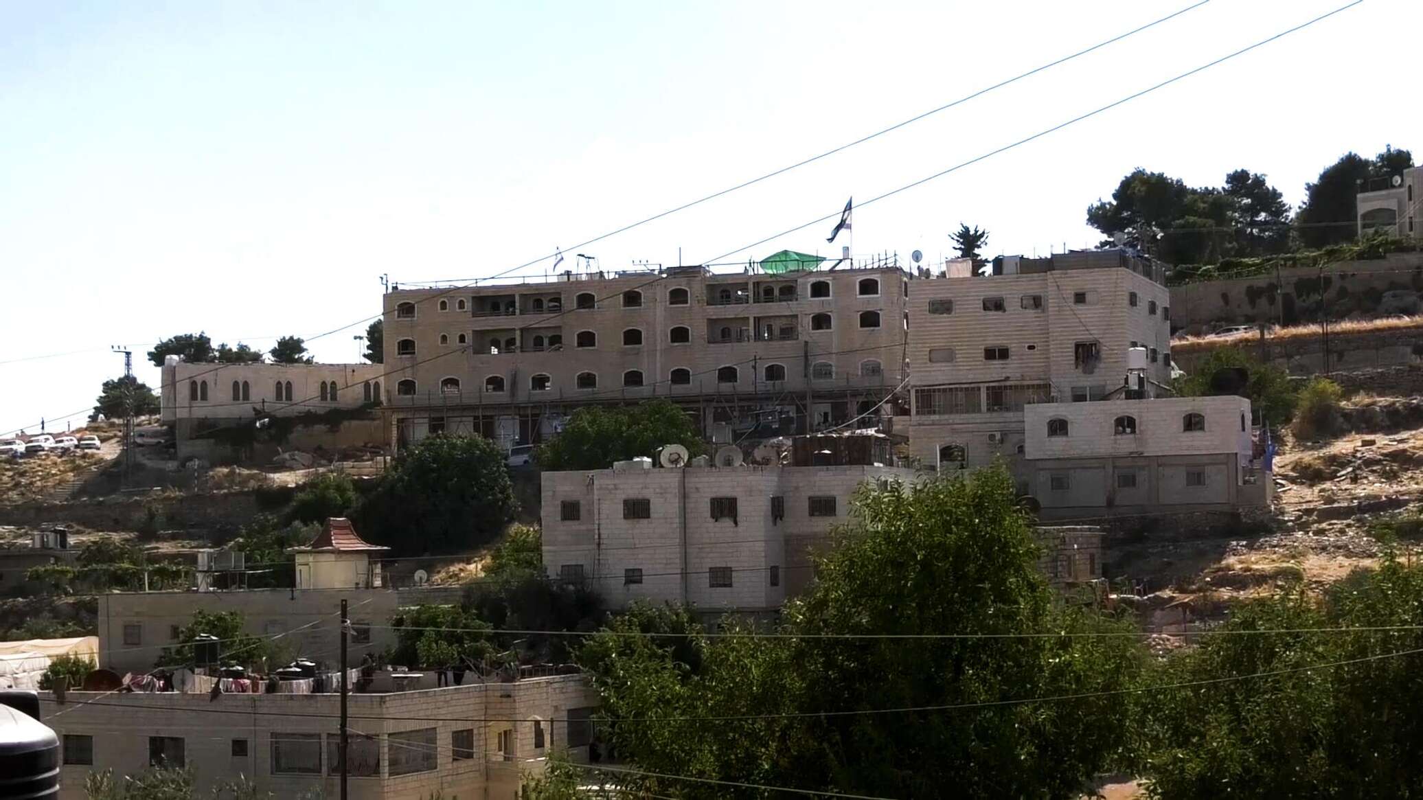بعد أن حولتها لسجن مغلق.. هل تنجح إسرائيل بتنفيذ مخططها في الضفة مع انشغال العالم بالوضع الإيراني؟