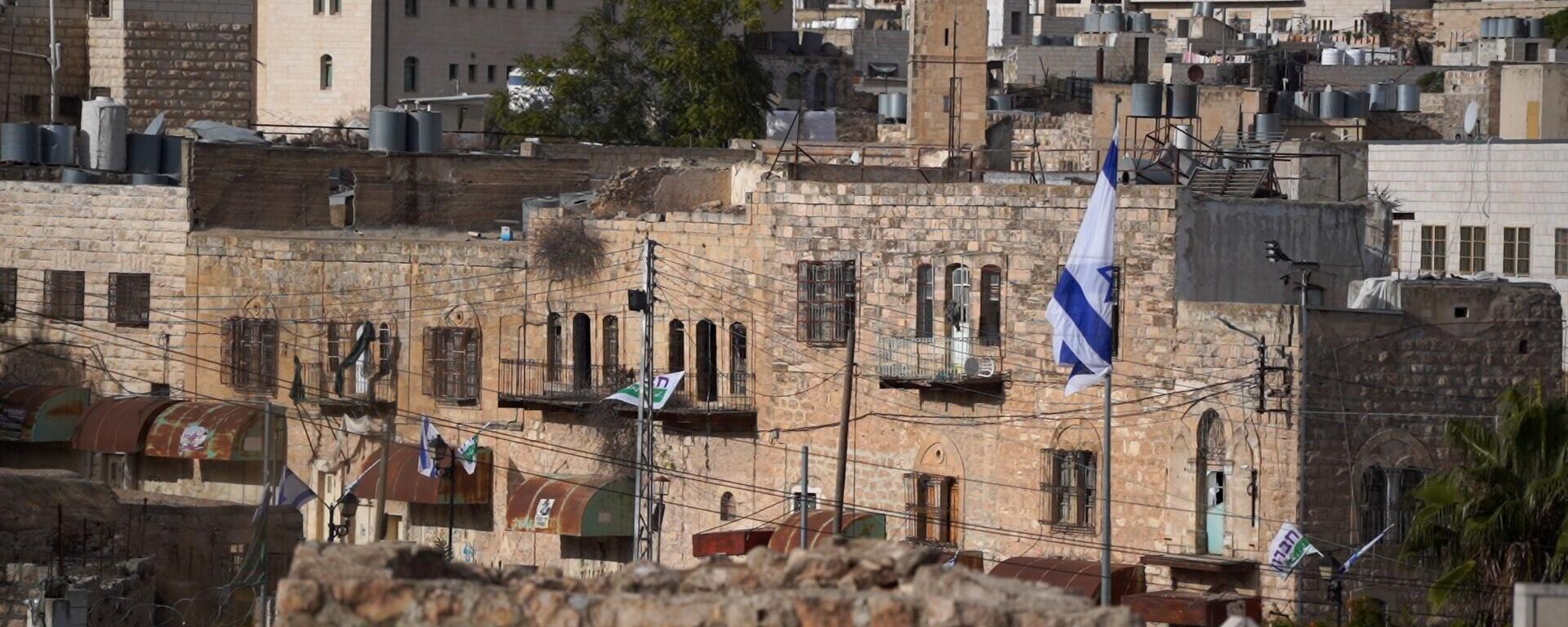 إسرائيل تفرض إغلاقا شاملا على الضفة الغربية تزامنا مع تواصل غاراتها الجوية على إيران - سبوتنيك عربي, 1920, 27.08.2025