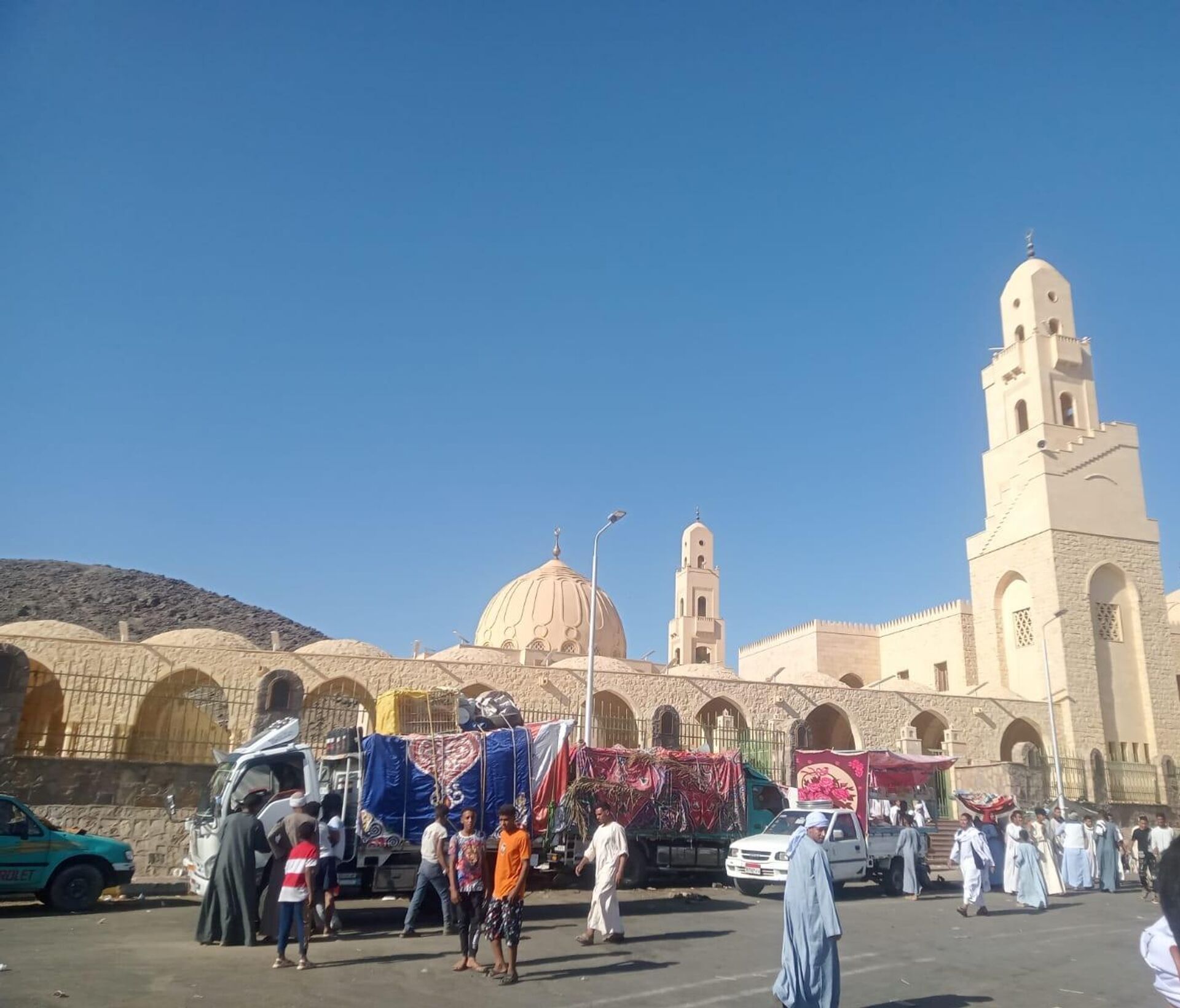 ظاهرة زيارة الأوروبيات لـالأضرحة الصوفية  - سبوتنيك عربي, 1920, 19.06.2025