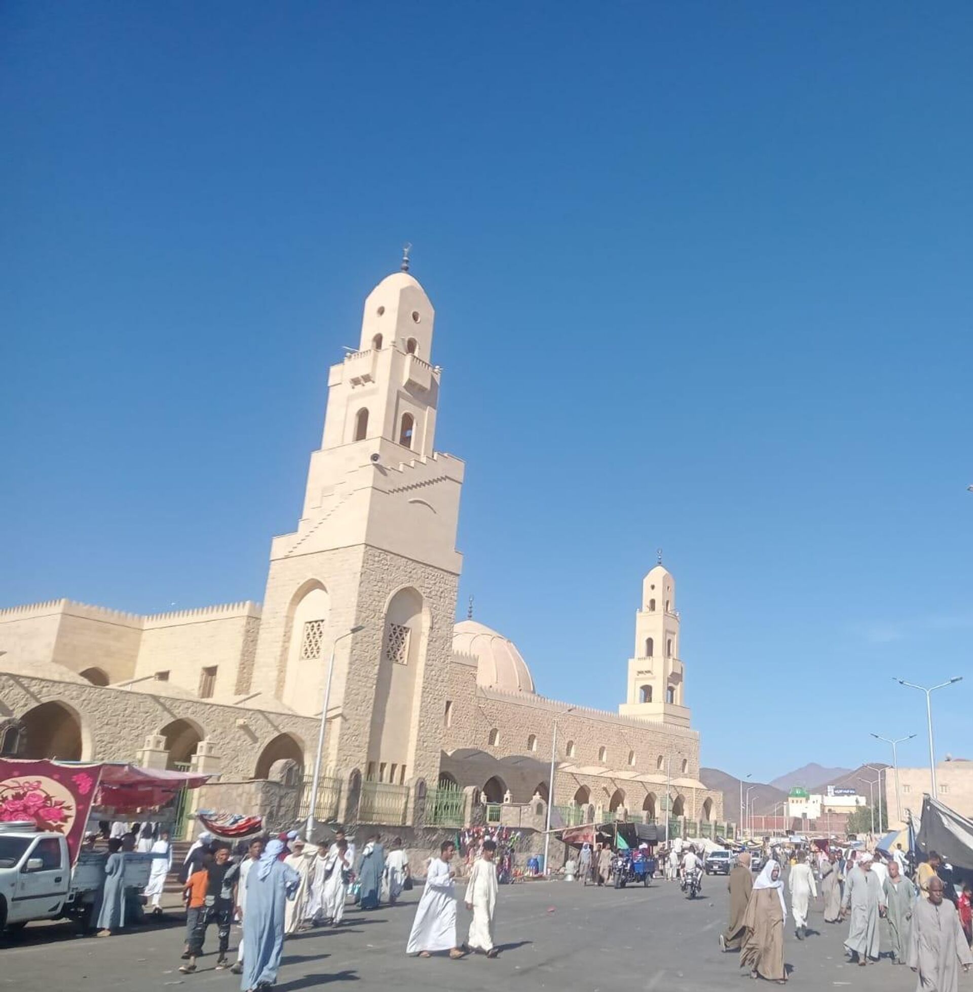 ظاهرة زيارة الأوروبيات لـالأضرحة الصوفية  - سبوتنيك عربي, 1920, 19.06.2025