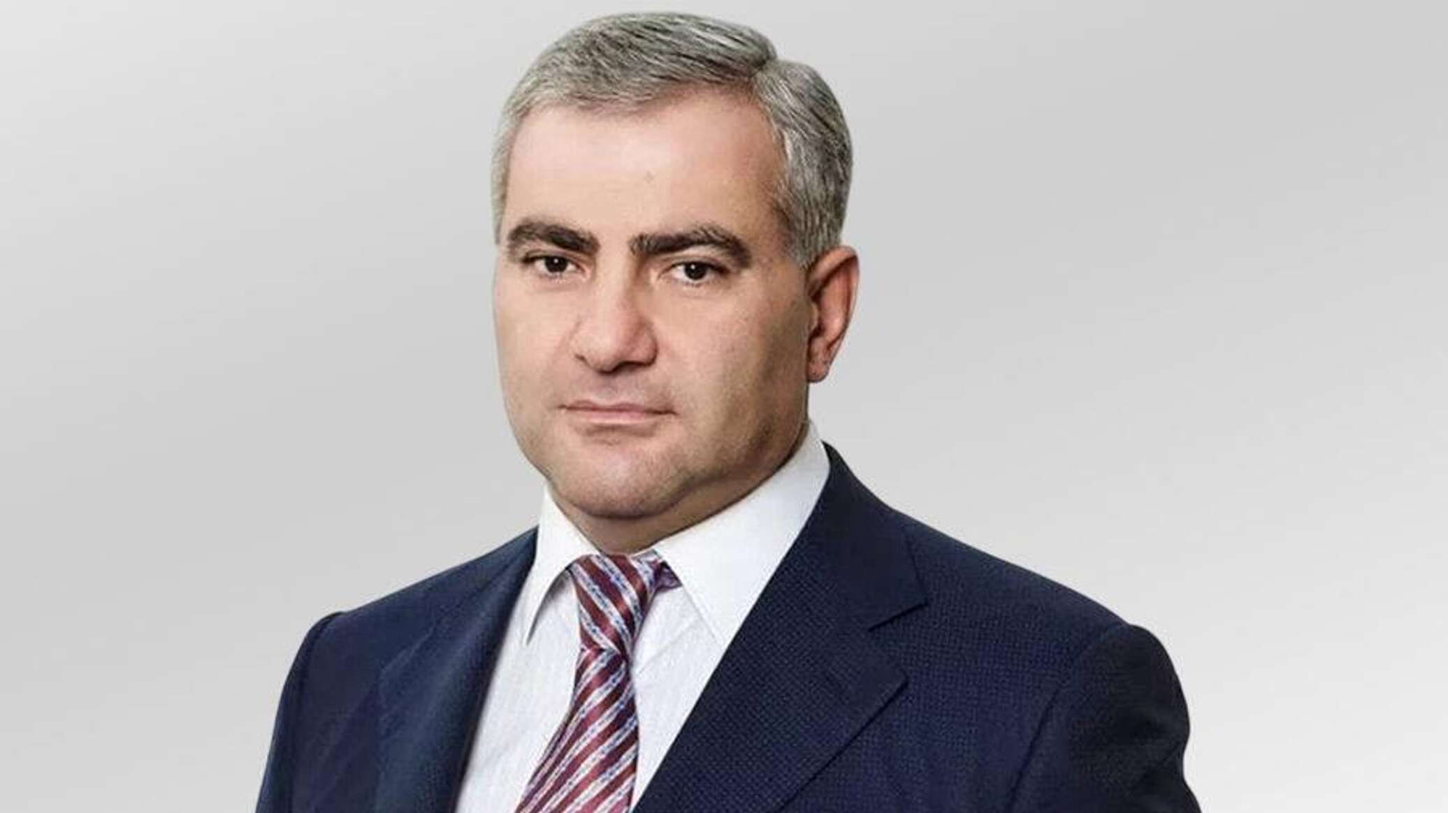 محكمة أرمينية تعتقل رئيس شركات "تاشير" سامفيل كارابيتيان