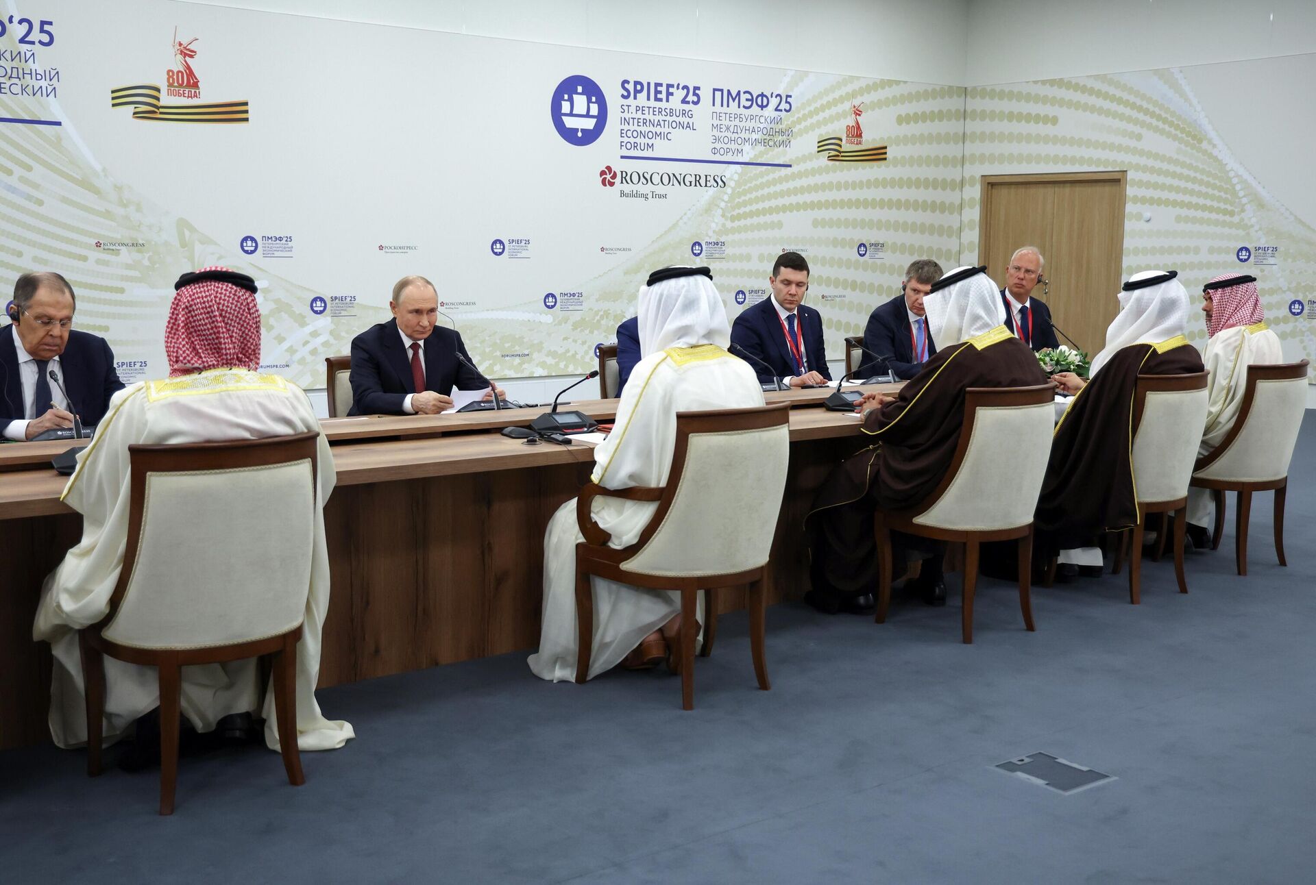 الرئيس فلاديمير بوتين يلتقي قائد الحرس الملكي البحريني ناصر بن حمد آل خليفة - سبوتنيك عربي, 1920, 20.06.2025