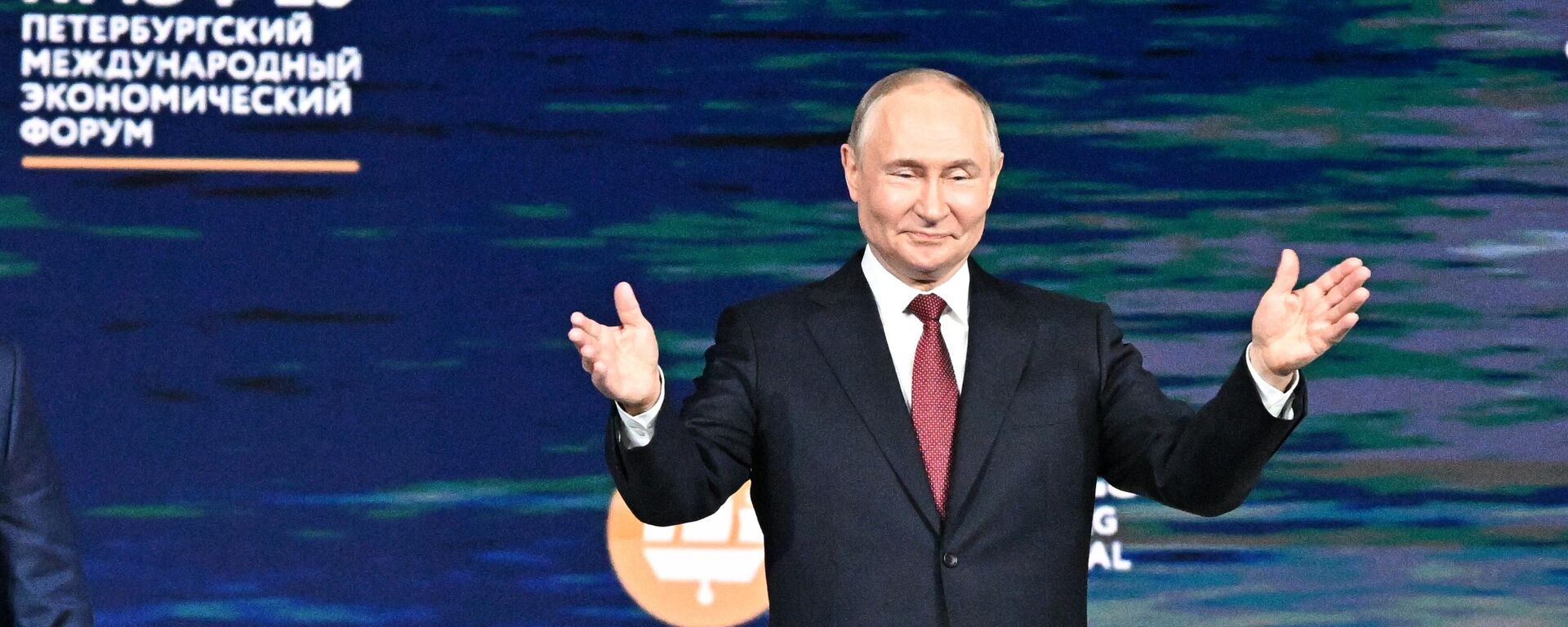 بوتين يتحدث في الجلسة العاملة لمنتدى بطرسبورغ - سبوتنيك عربي, 1920, 20.06.2025