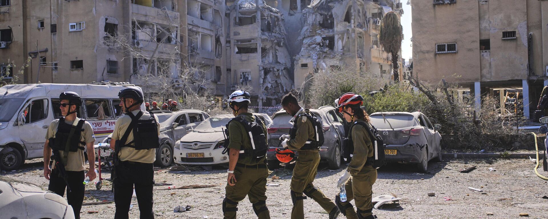 مبنى مدمر في تل أبيب جراء الهجمات الصاروخية الإيرانية - سبوتنيك عربي, 1920, 21.06.2025