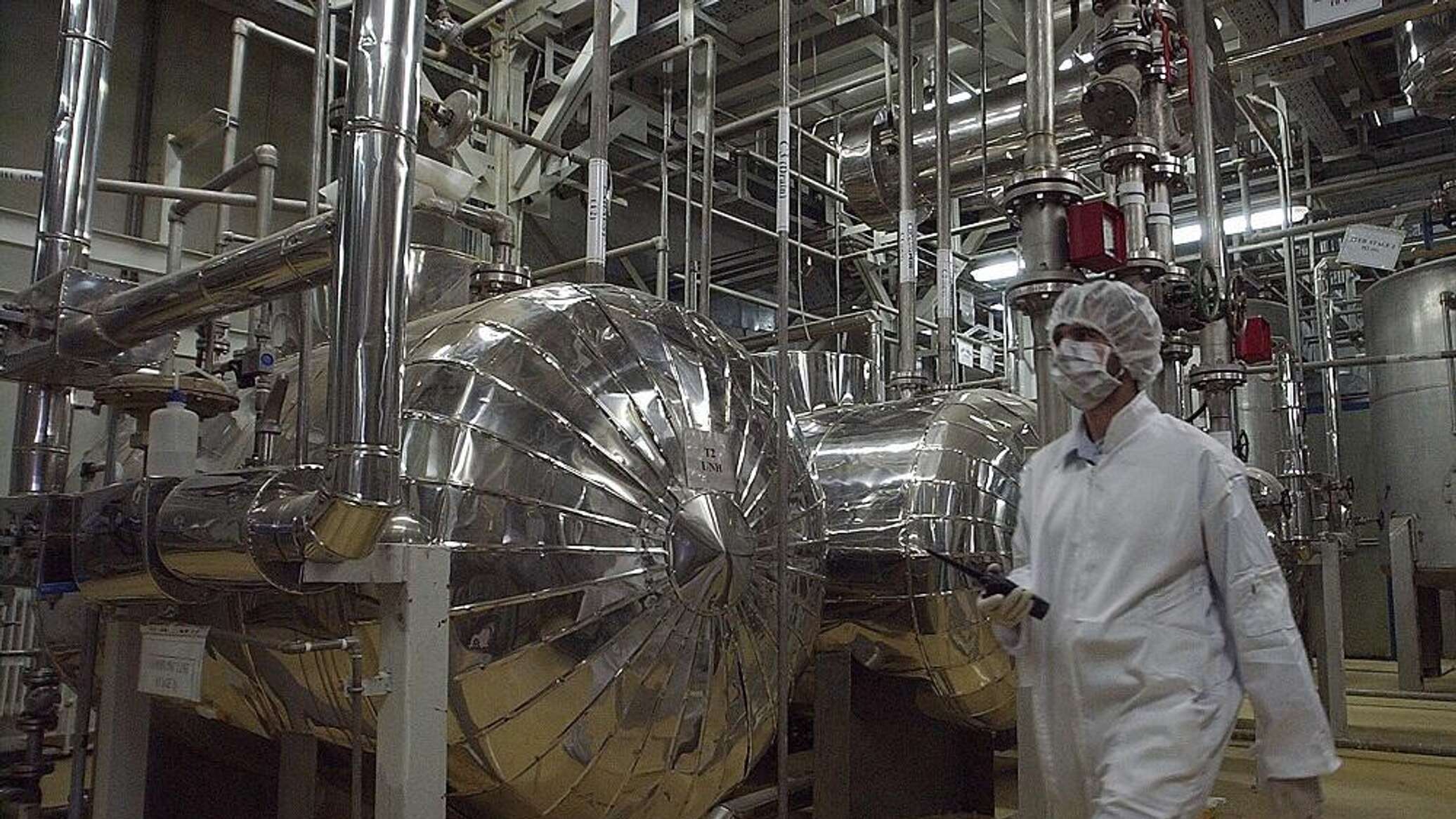 خبراء أرجنتينيون ينتقدون الهجمات على المنشآت النووية الإيرانية