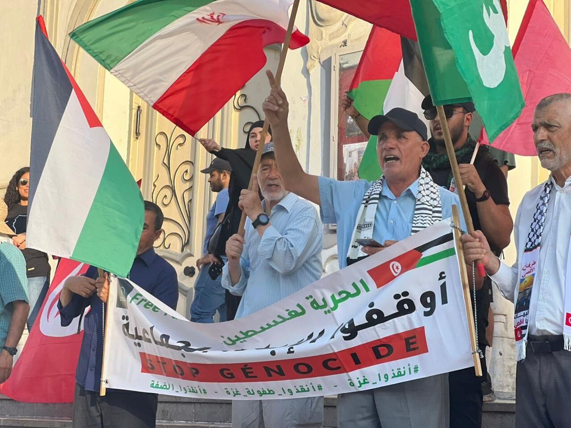 تونسيون يحتجون من أمام السفارة الأمريكية بتونس دعما لغزة - سبوتنيك عربي, 1920, 22.06.2025