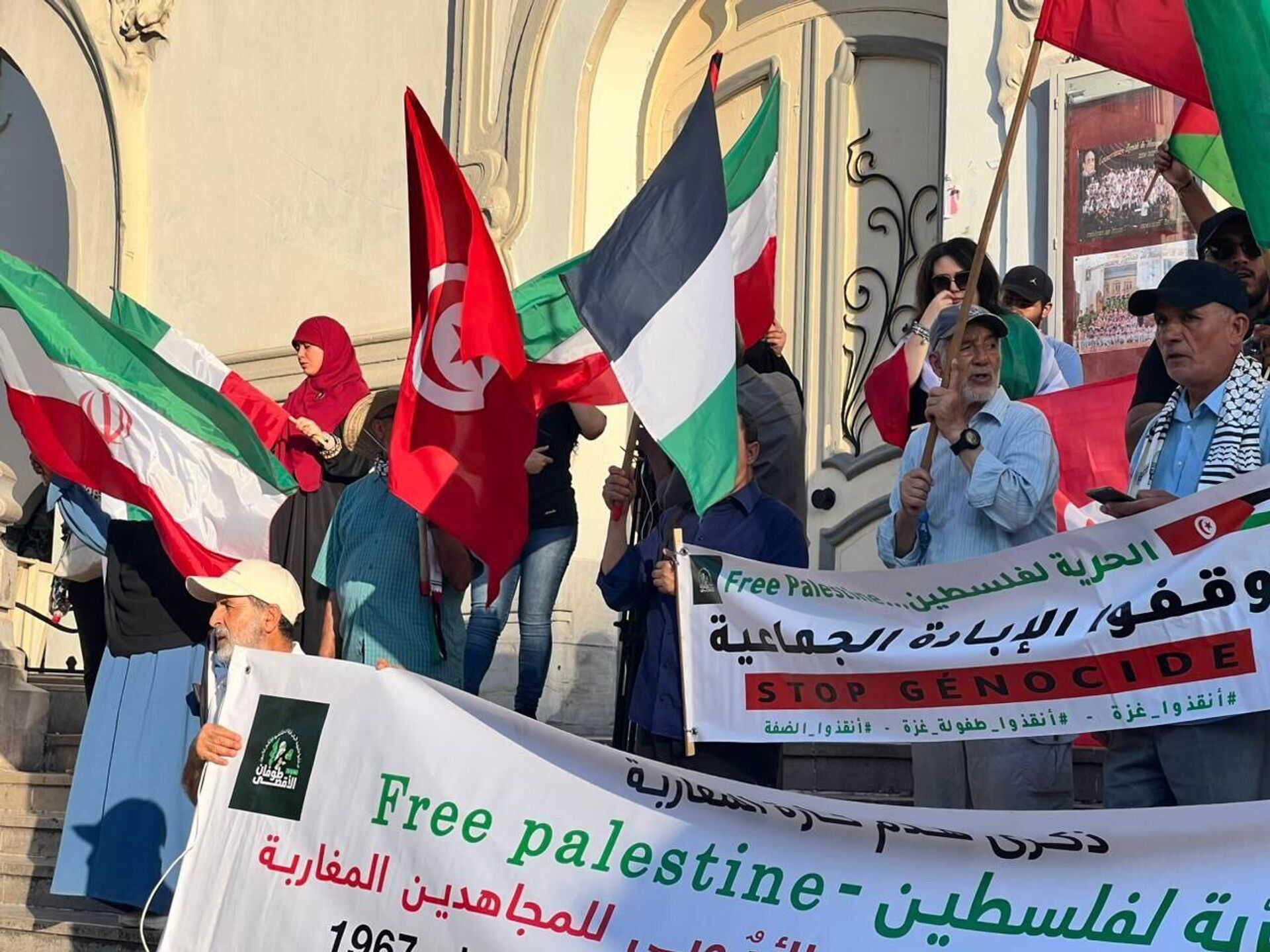 تونسيون يحتجون من أمام السفارة الأمريكية بتونس دعما لغزة - سبوتنيك عربي, 1920, 22.06.2025