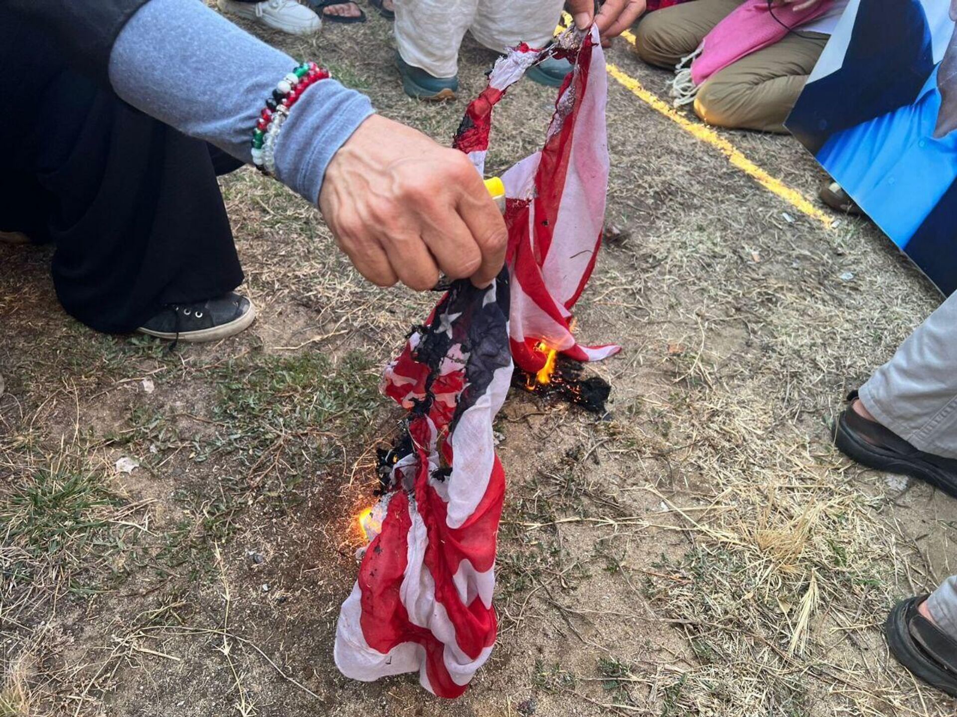 تونسيون يحتجون من أمام السفارة الأمريكية بتونس دعما لغزة - سبوتنيك عربي, 1920, 22.06.2025