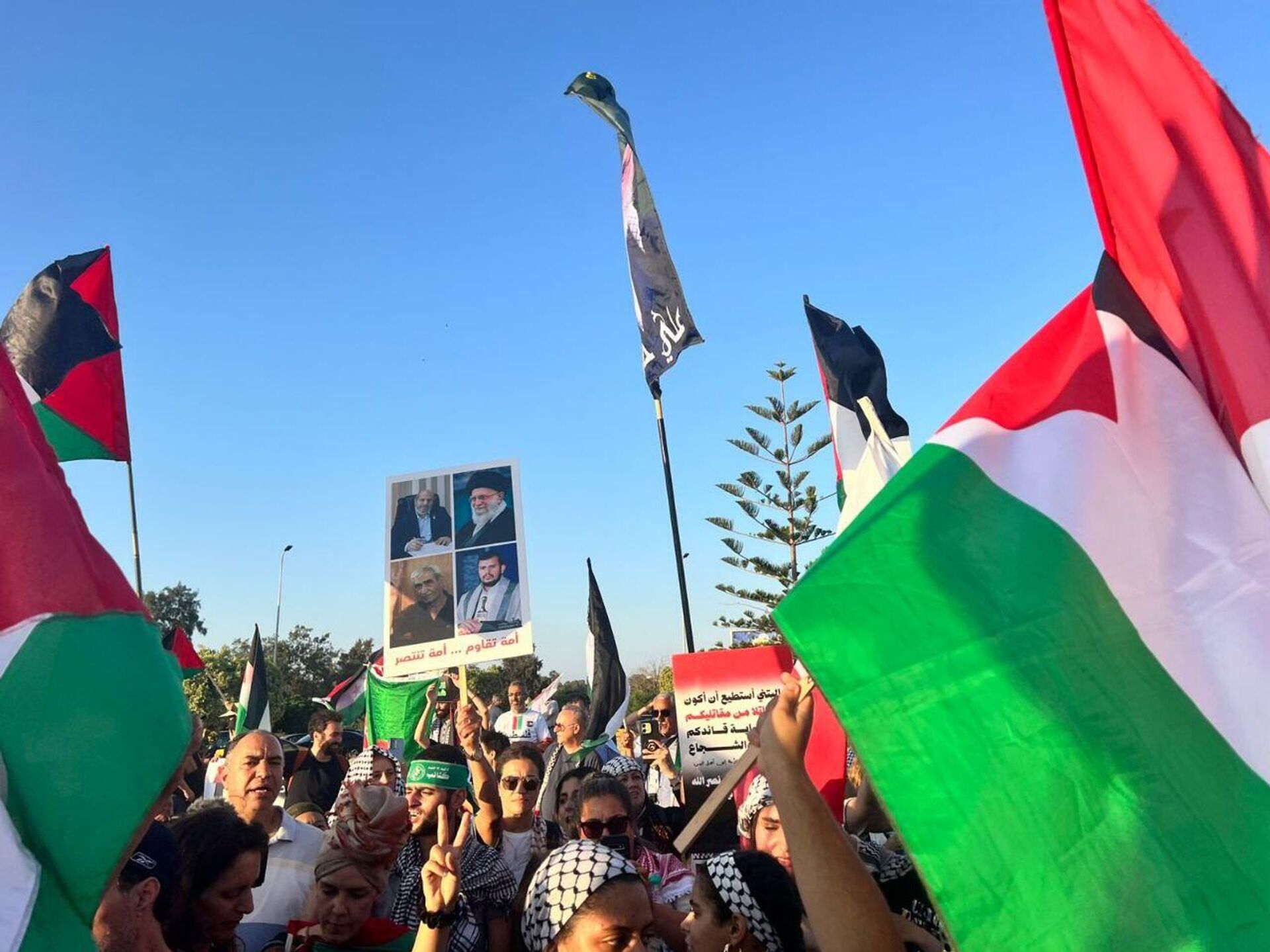 تونسيون يحتجون من أمام السفارة الأمريكية بتونس دعما لغزة - سبوتنيك عربي, 1920, 22.06.2025