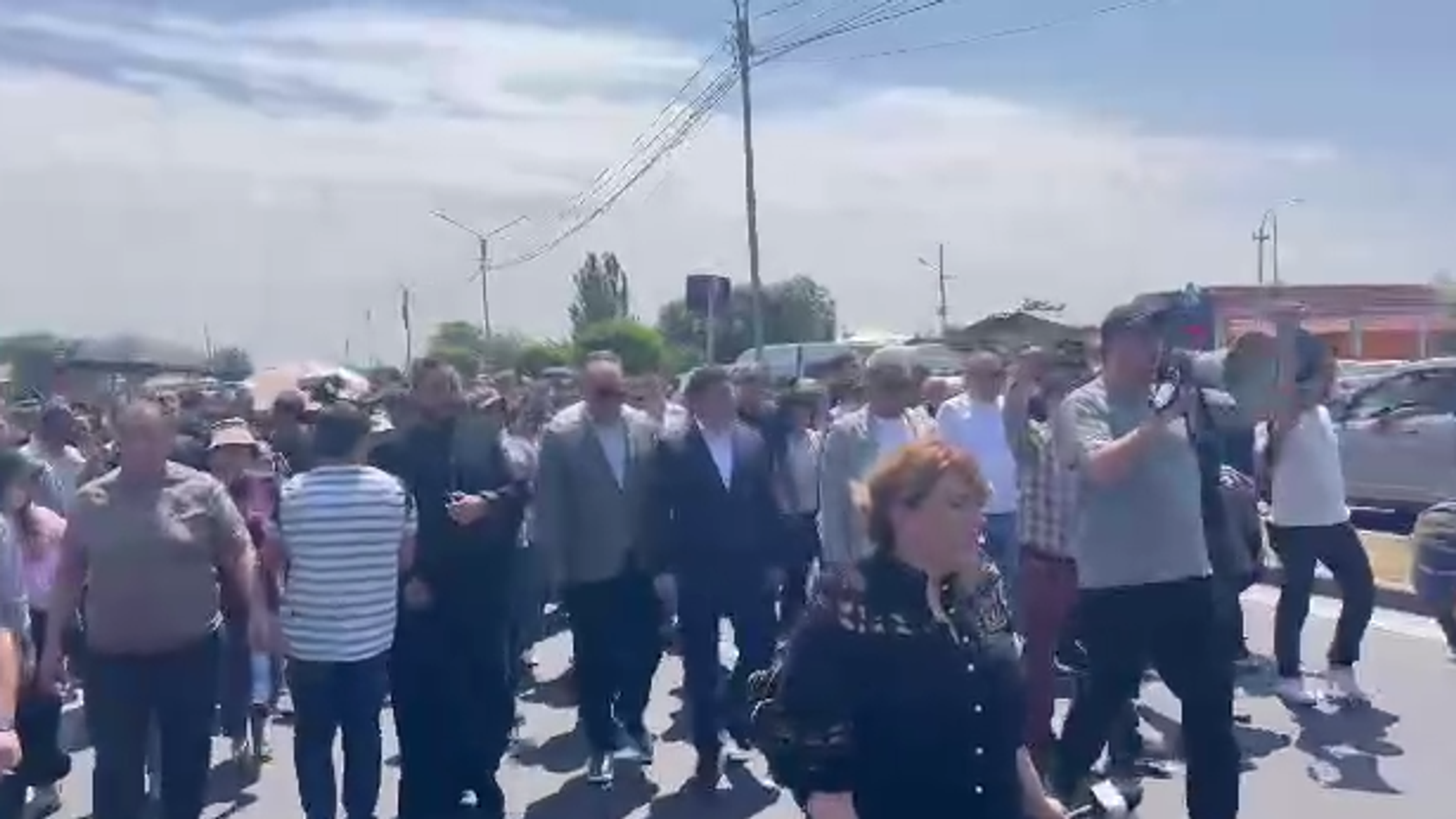 موكب إيماني في أرمينيا دعما للكنيسة والبطريرك