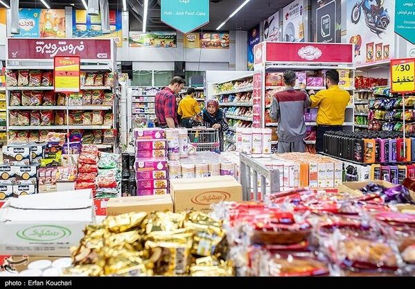 متجر بقالة في إيران ممتلئ بالمواد الاستهلاكية، يمارس عمله بشكل طبيعي - سبوتنيك عربي