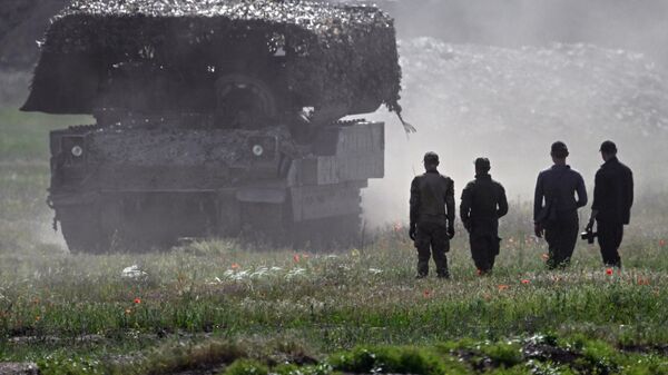 اختبارات تشغيلية تقوم بها القوات الروسية لعربة المشاة القتالية برادلي الأمريكية التي تم الاستيلاء عيلها في منطقة العملية العسكرية الخاصة.
 - سبوتنيك عربي