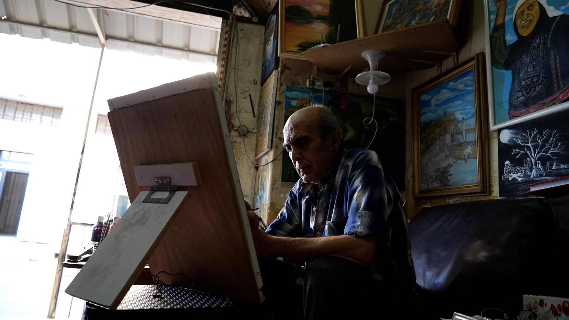 فنان تشكيلي يجسد الواقع الفلسطيني من خلال الرسم - سبوتنيك عربي, 1920, 24.06.2025