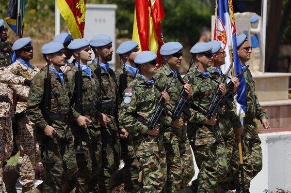 لبنان يشهد تسلم إيطاليا قيادة اليونفيل خلفا لإسبانيا لبنان يشهد تسلم إيطاليا قيادة اليونفيل خلفا لإسبانيا - سبوتنيك عربي