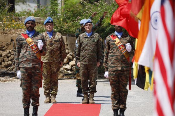 لبنان يشهد تسلم إيطاليا قيادة اليونفيل خلفا لإسبانيا لبنان يشهد تسلم إيطاليا قيادة اليونفيل خلفا لإسبانيا - سبوتنيك عربي