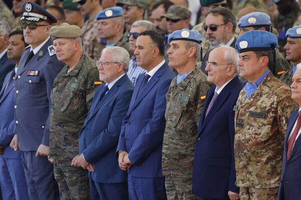لبنان يشهد تسلم إيطاليا قيادة اليونفيل خلفا لإسبانيا لبنان يشهد تسلم إيطاليا قيادة اليونفيل خلفا لإسبانيا - سبوتنيك عربي