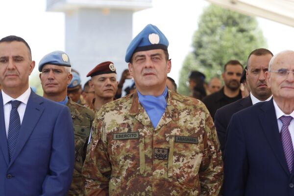 لبنان يشهد تسلم إيطاليا قيادة اليونفيل خلفا لإسبانيا لبنان يشهد تسلم إيطاليا قيادة اليونفيل خلفا لإسبانيا - سبوتنيك عربي