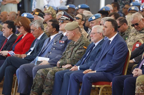 لبنان يشهد تسلم إيطاليا قيادة اليونفيل خلفا لإسبانيا لبنان يشهد تسلم إيطاليا قيادة اليونفيل خلفا لإسبانيا - سبوتنيك عربي