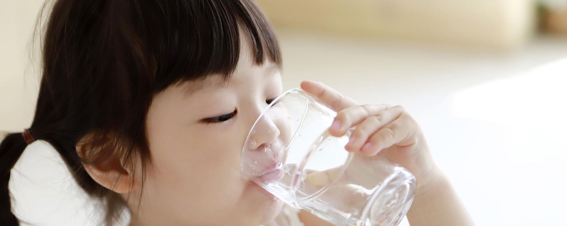 شرب الماء - سبوتنيك عربي, 1920, 25.06.2025