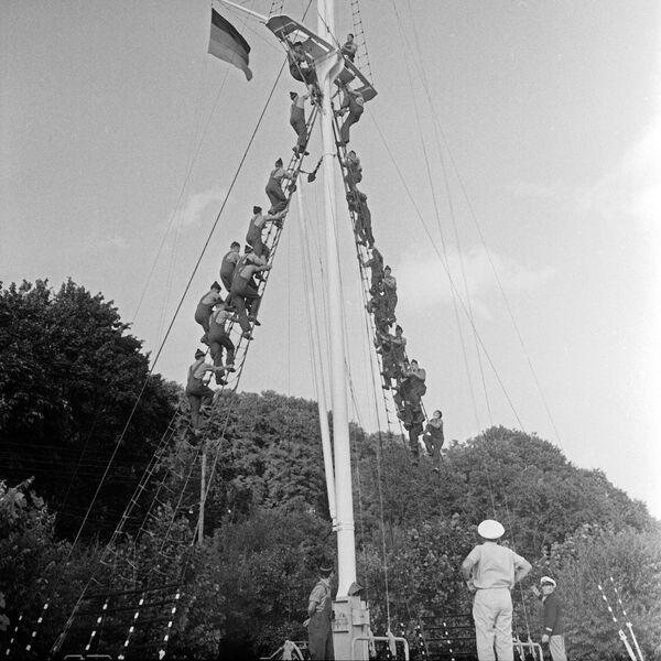 بحارة في هامبورغ في ألمانيا، عام 1950. - سبوتنيك عربي