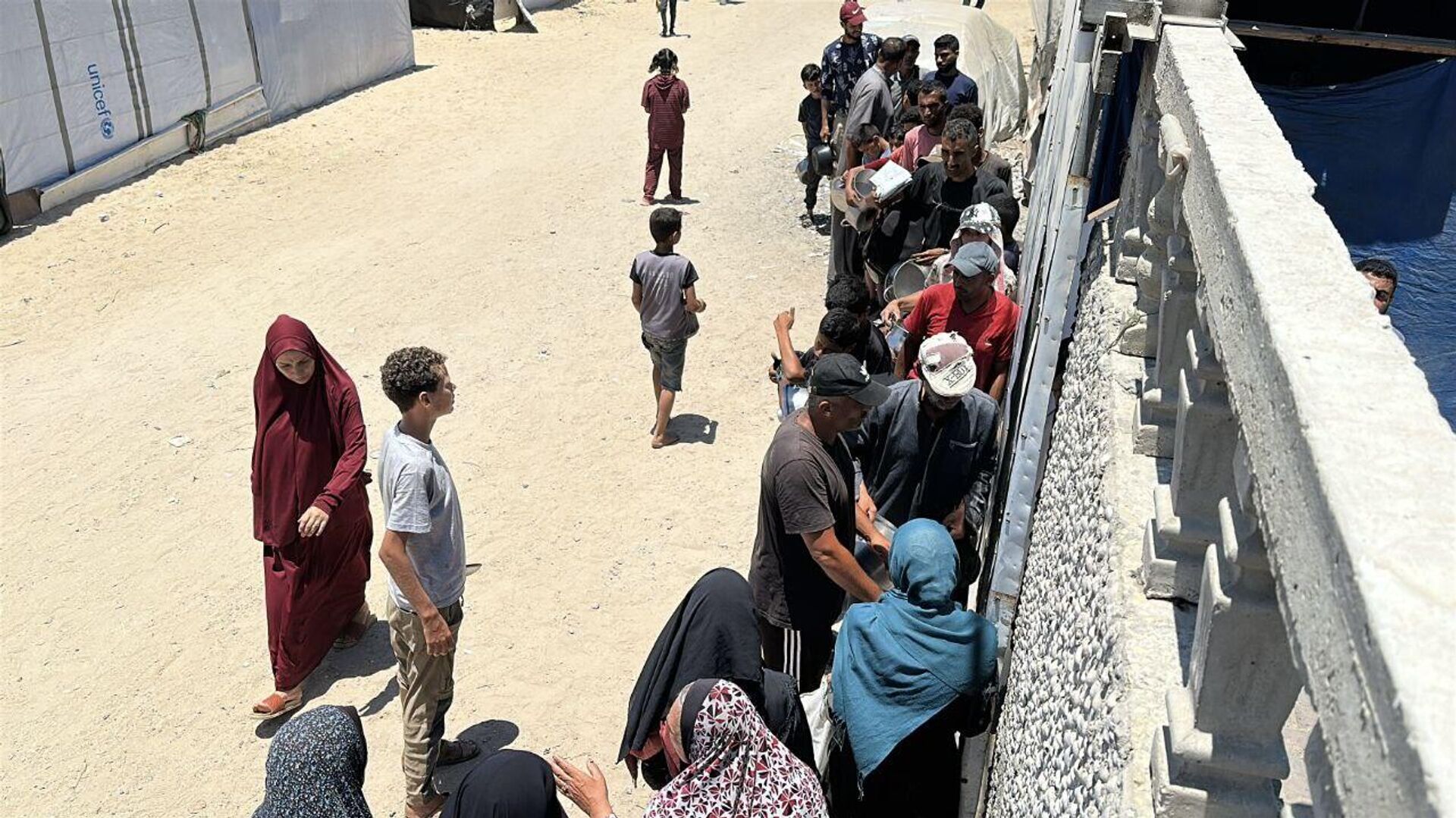 مبادرة خيرية للنازحين في قطاع غزة مبادرة خيرية للنازحين في قطاع غزة - سبوتنيك عربي, 1920, 26.06.2025