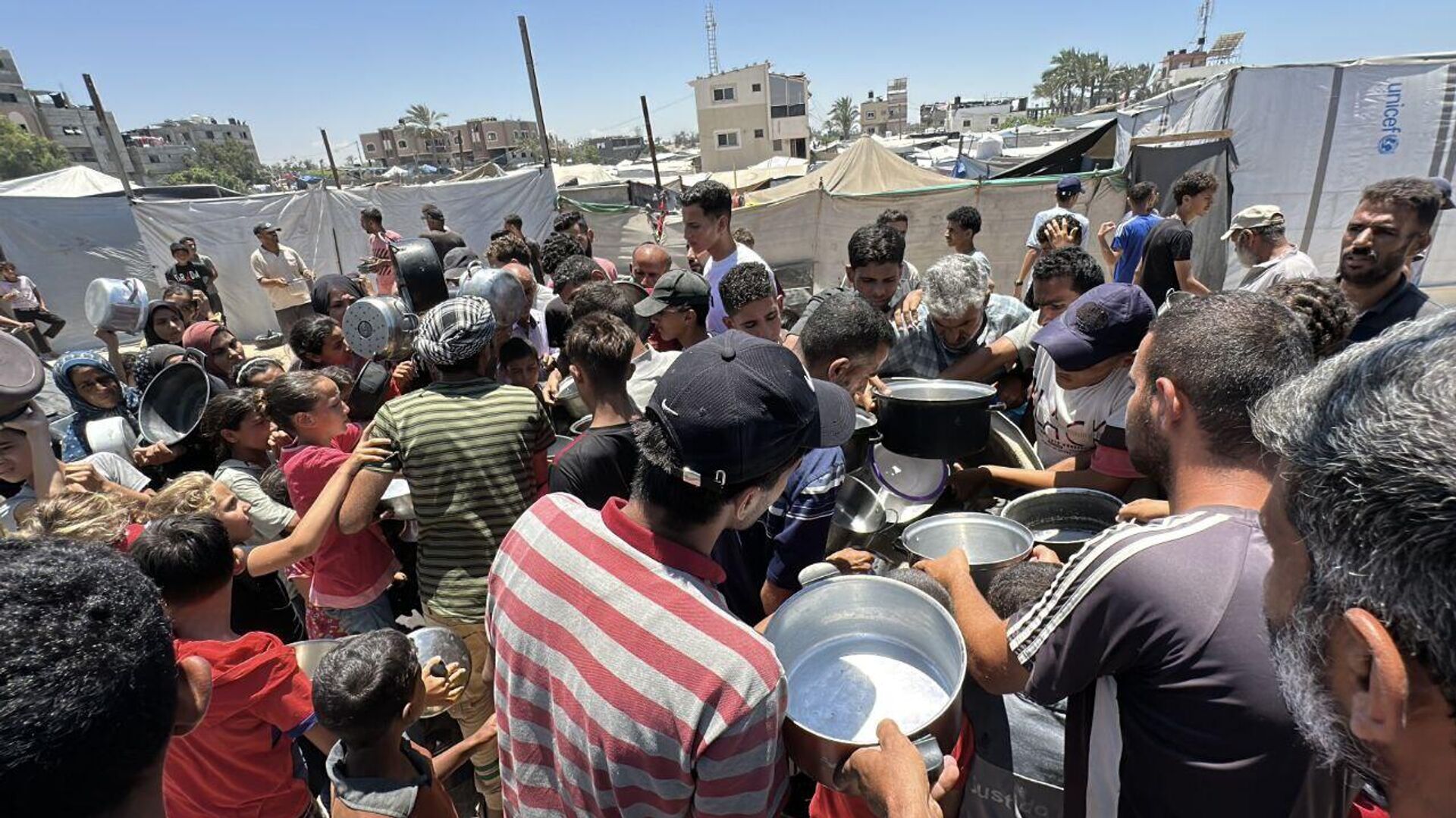 مبادرة خيرية للنازحين في قطاع غزة مبادرة خيرية للنازحين في قطاع غزة - سبوتنيك عربي, 1920, 26.06.2025