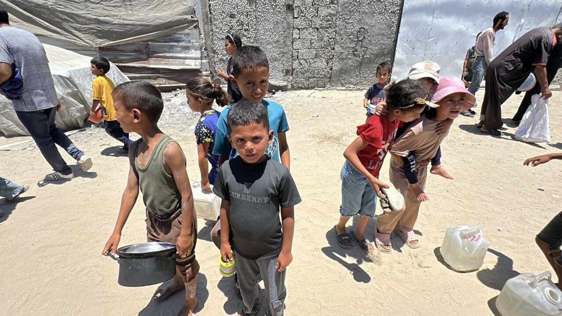 مبادرة خيرية للنازحين في قطاع غزة مبادرة خيرية للنازحين في قطاع غزة - سبوتنيك عربي, 1920, 26.06.2025