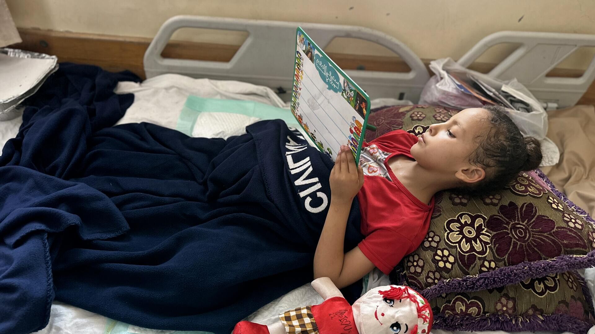 الطفلة سيلا تفقد ساقيها وتحلم بالمشي مجددا   - سبوتنيك عربي, 1920, 26.06.2025