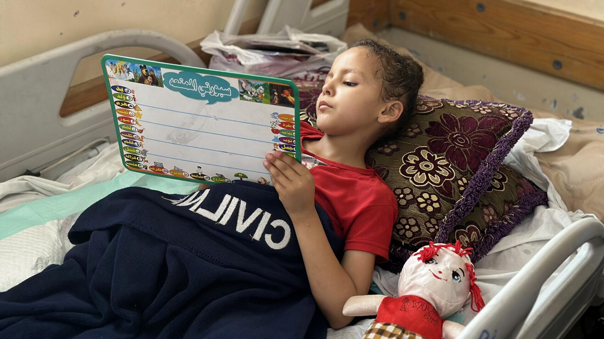 الطفلة سيلا تفقد ساقيها وتحلم بالمشي مجددا   - سبوتنيك عربي, 1920, 26.06.2025