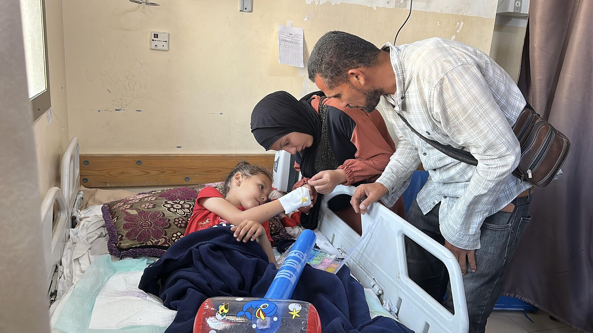 الطفلة سيلا تفقد ساقيها وتحلم بالمشي مجددا   - سبوتنيك عربي, 1920, 26.06.2025