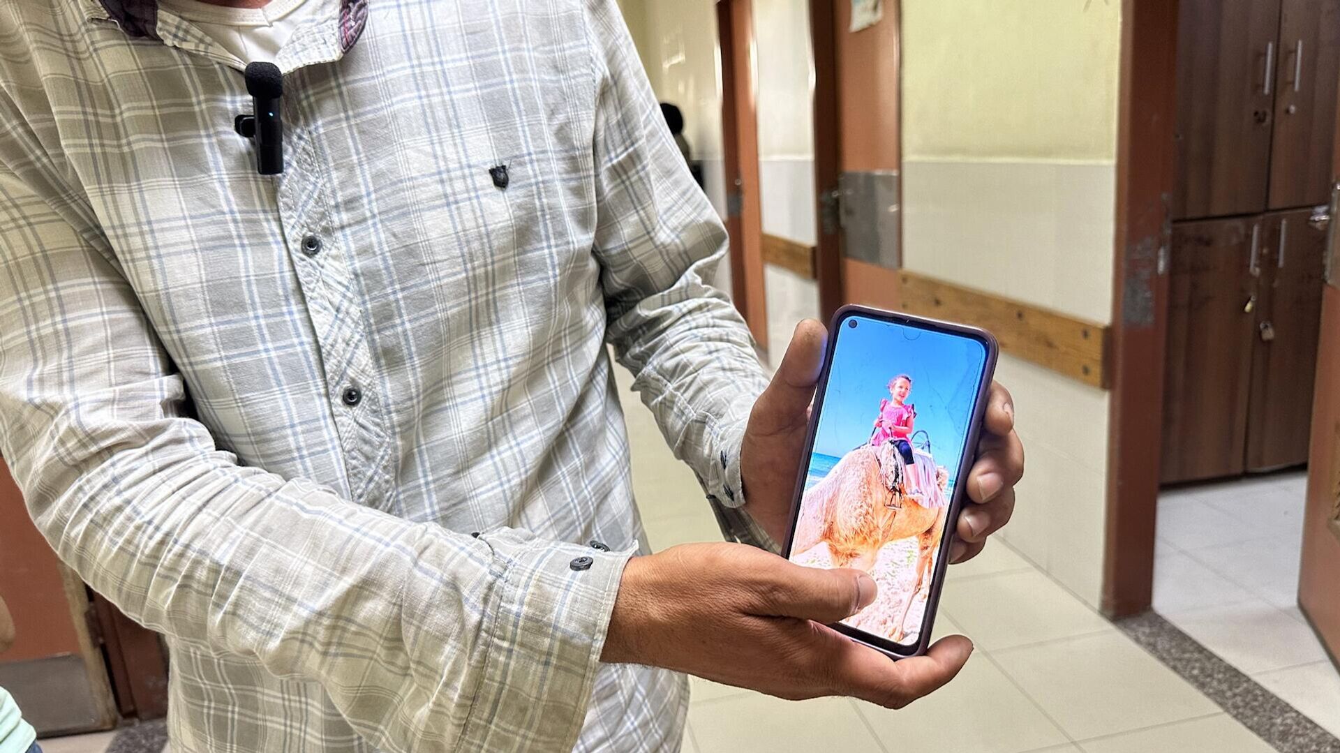 الطفلة سيلا تفقد ساقيها وتحلم بالمشي مجددا   - سبوتنيك عربي, 1920, 26.06.2025