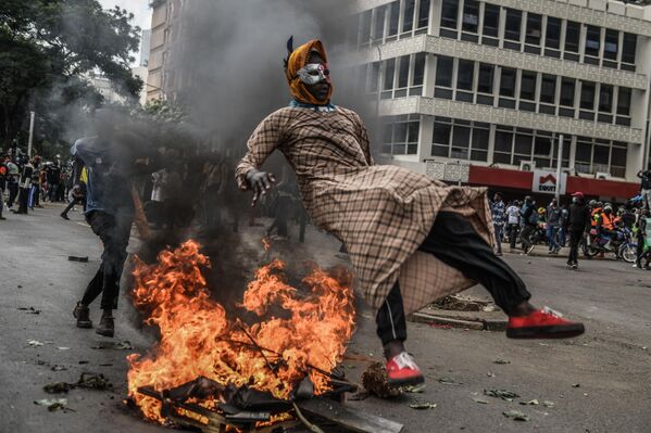 صورة من مظاهرة إحياء لذكرى ضحايا احتجاجات &quot;مشروع قانون المالية 2024&quot; في نيروبي، كينيا. - سبوتنيك عربي