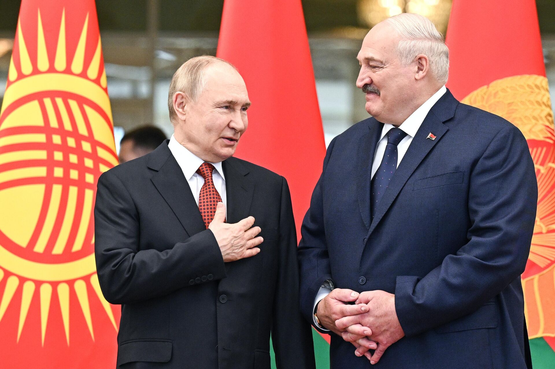 الرئيس الروسي فلاديمير بوتين والرئيس البيلاروسي أليكسندر لوكاشينكو خلال مشاركتهم في المجلس الاقتصادي الأوراسي الأعلى في مينسك - سبوتنيك عربي, 1920, 27.06.2025