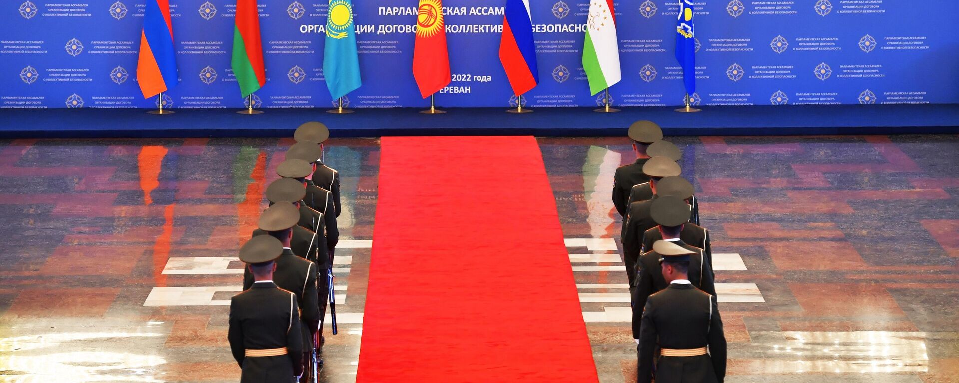 منظمة معاهدة الأمن الجماعي، أعلام أرمينيا وبيلاروسيا وكازاخستان وقيرغيزستان وروسيا وطاجيكستان - سبوتنيك عربي, 1920, 30.06.2025