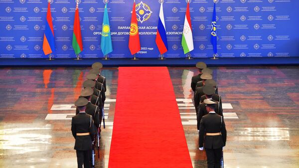 منظمة معاهدة الأمن الجماعي، أعلام أرمينيا وبيلاروسيا وكازاخستان وقيرغيزستان وروسيا وطاجيكستان - سبوتنيك عربي