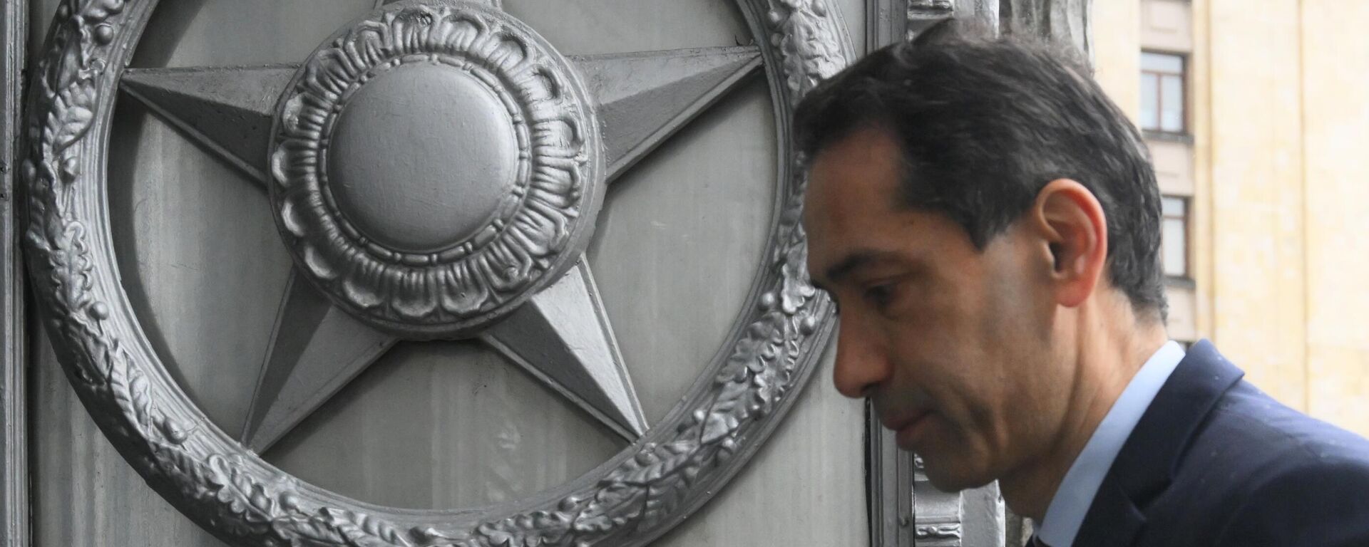 وصل السفير الأذربيجاني رحمن مصطفىاييف إلى وزارة الخارجية الروسية، حيث تم استدعاؤه فيما يتعلق بالاحتجاز غير القانوني للصحفيين الروس في باكو. - سبوتنيك عربي, 1920, 01.07.2025