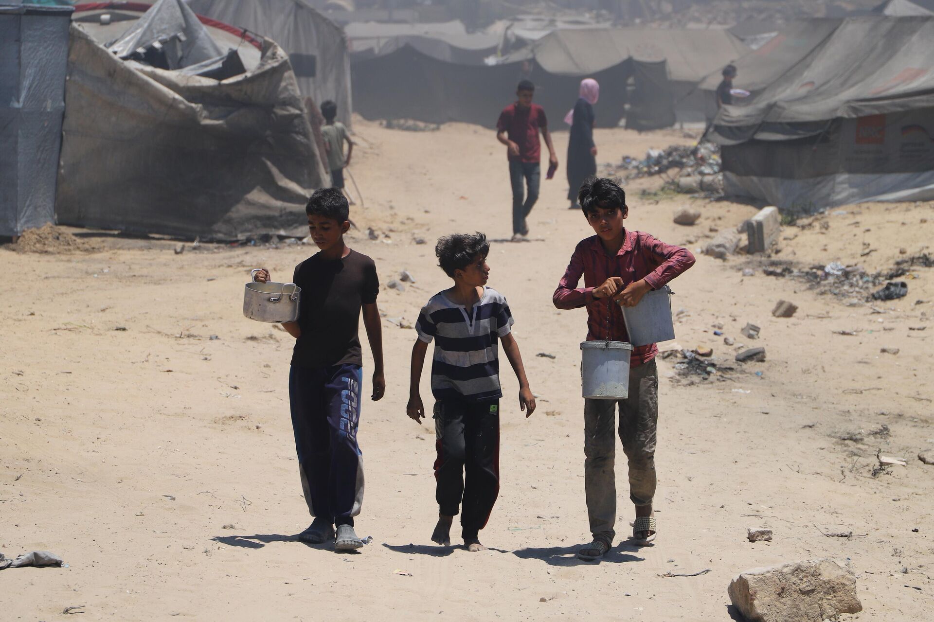 ميناء غزة يتحول من مكان للفرح والترفيه إلى ملاذ للنازحين الفارين من الموت - سبوتنيك عربي, 1920, 03.07.2025