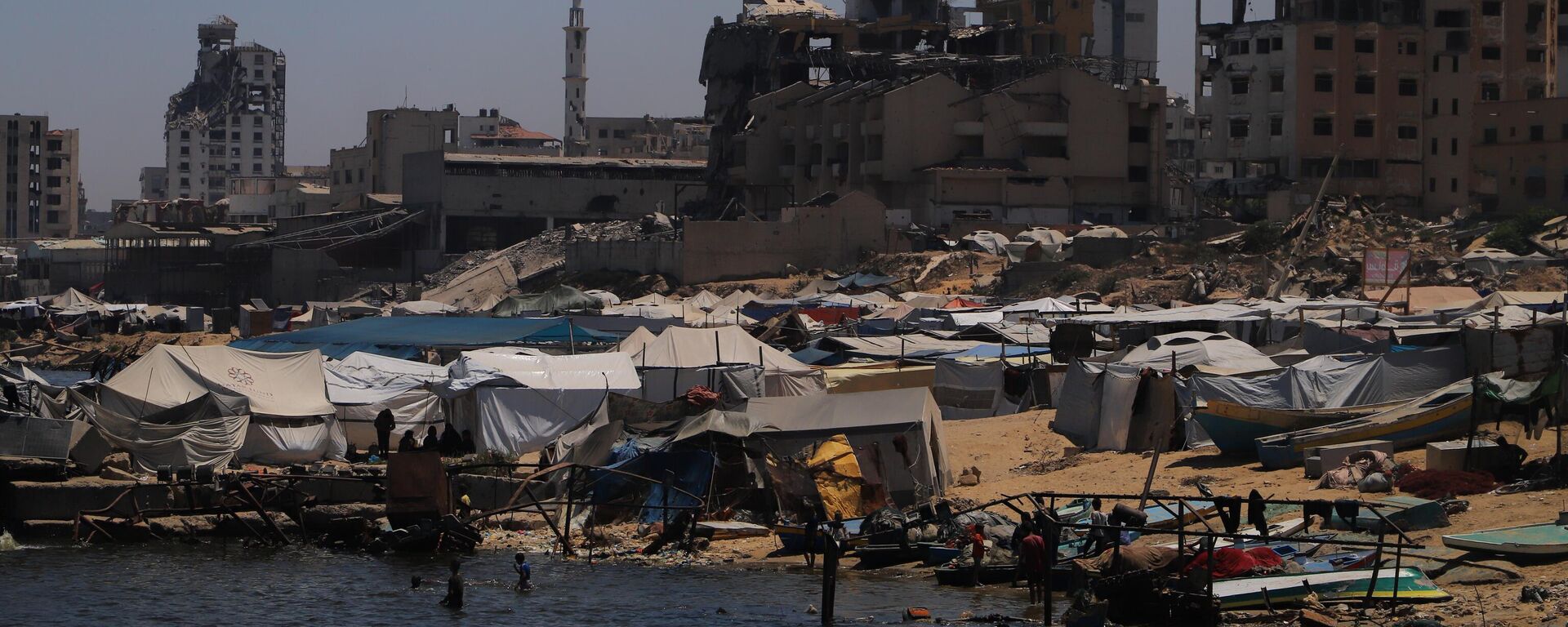 ميناء غزة يتحول من مكان للفرح والترفيه إلى ملاذ للنازحين الفارين من الموت - سبوتنيك عربي, 1920, 03.07.2025