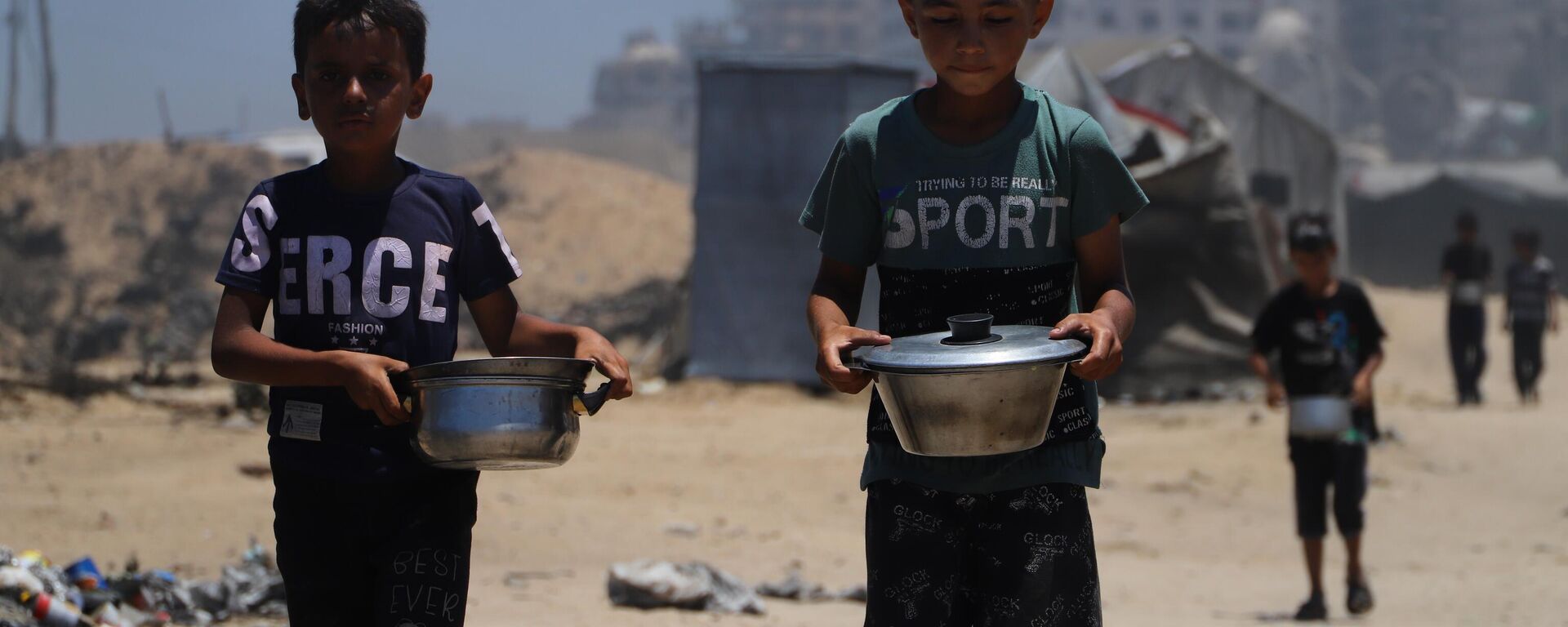 ميناء غزة يتحول من مكان للفرح والترفيه إلى ملاذ للنازحين الفارين من الموت - سبوتنيك عربي, 1920, 23.07.2025
