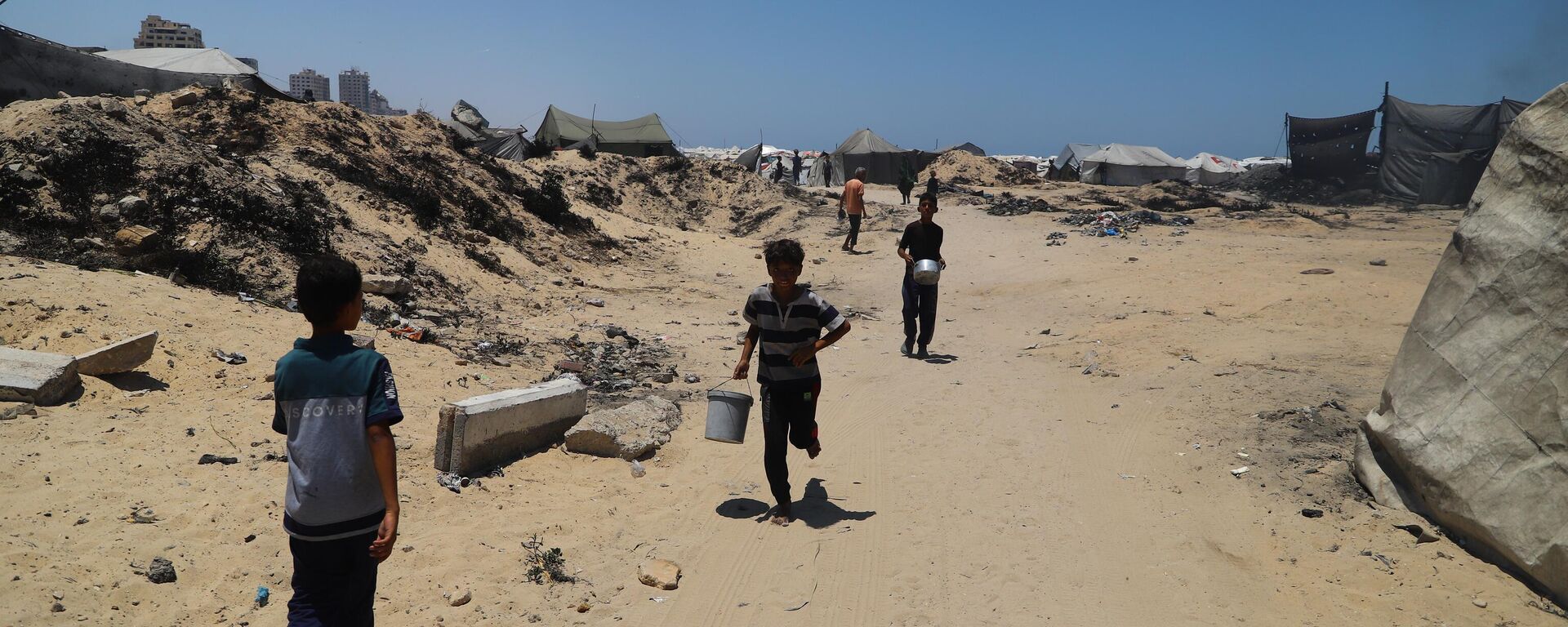 ميناء غزة يتحول من مكان للفرح والترفيه إلى ملاذ للنازحين الفارين من الموت - سبوتنيك عربي, 1920, 10.07.2025