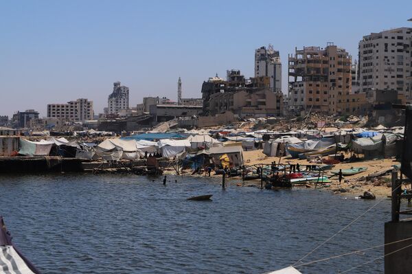 ميناء غزة يتحول من مكان للفرح والترفيه إلى ملاذ للنازحين الفارين من الموت - سبوتنيك عربي