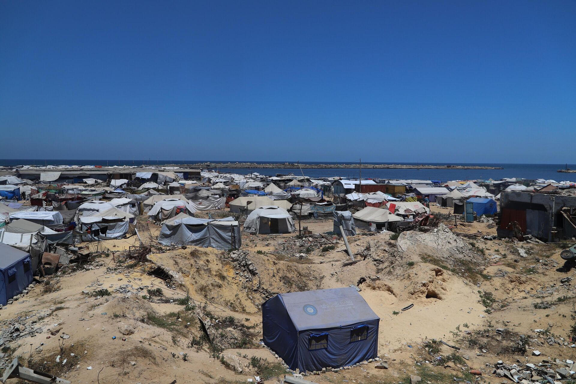 ميناء غزة يتحول من مكان للفرح والترفيه إلى ملاذ للنازحين الفارين من الموت - سبوتنيك عربي, 1920, 03.07.2025