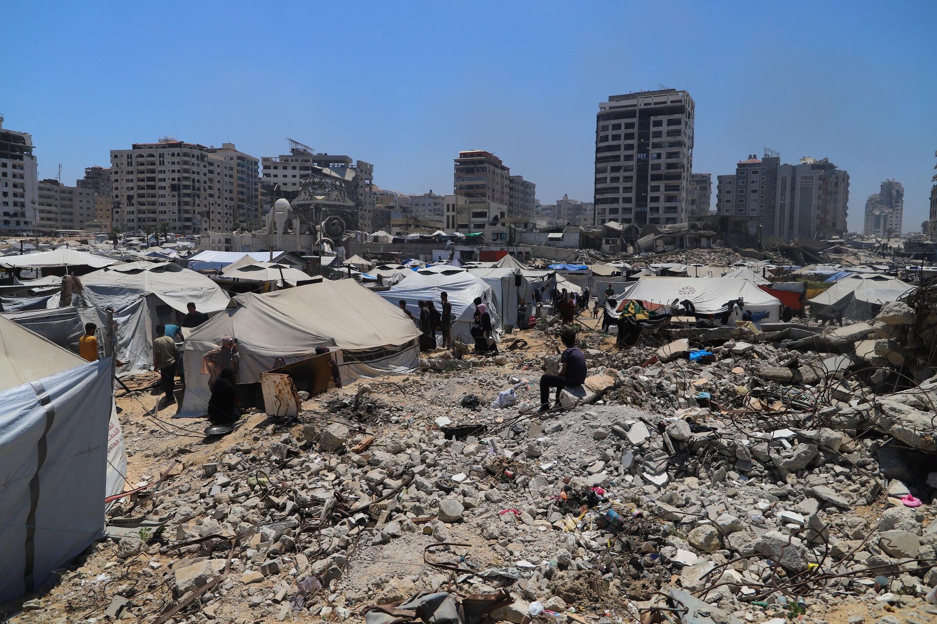 ميناء غزة يتحول من مكان للفرح والترفيه إلى ملاذ للنازحين الفارين من الموت - سبوتنيك عربي, 1920, 03.07.2025