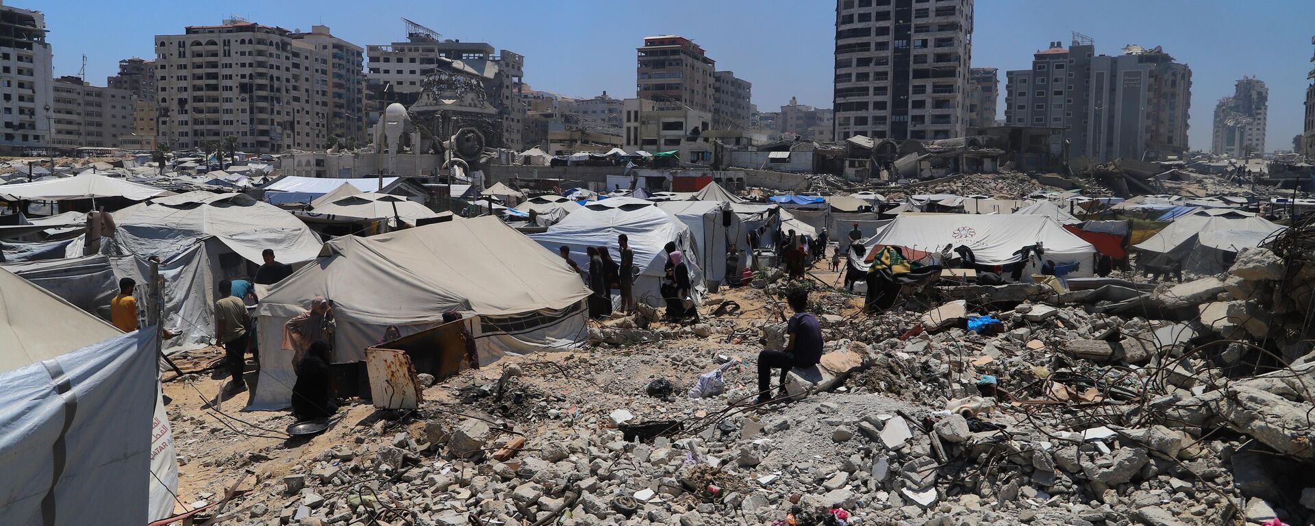 ميناء غزة يتحول من مكان للفرح والترفيه إلى ملاذ للنازحين الفارين من الموت - سبوتنيك عربي, 1920, 15.07.2025