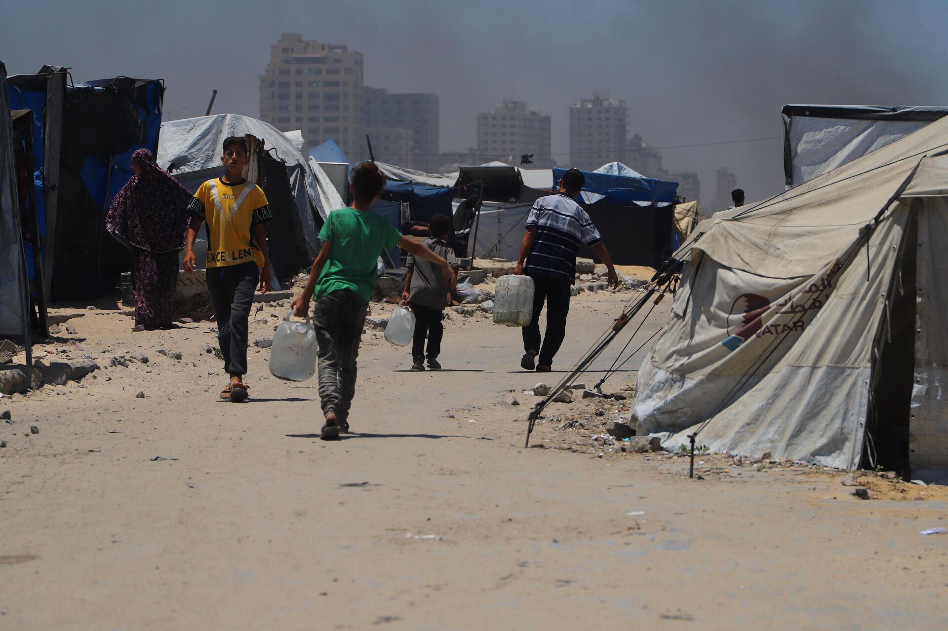 ميناء غزة يتحول من مكان للفرح والترفيه إلى ملاذ للنازحين الفارين من الموت - سبوتنيك عربي, 1920, 03.07.2025