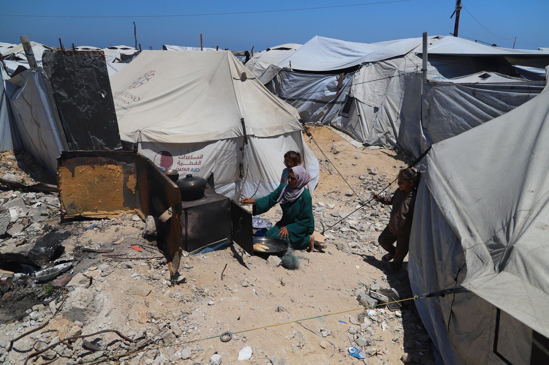 ميناء غزة يتحول من مكان للفرح والترفيه إلى ملاذ للنازحين الفارين من الموت - سبوتنيك عربي, 1920, 03.07.2025