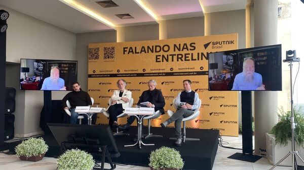 الفيلسوف الروسي، ألكسندر دوغين، خلال الاحتفال بالذكرى السنوية العاشرة لتأسيس سبوتنيك البرازيل - سبوتنيك عربي