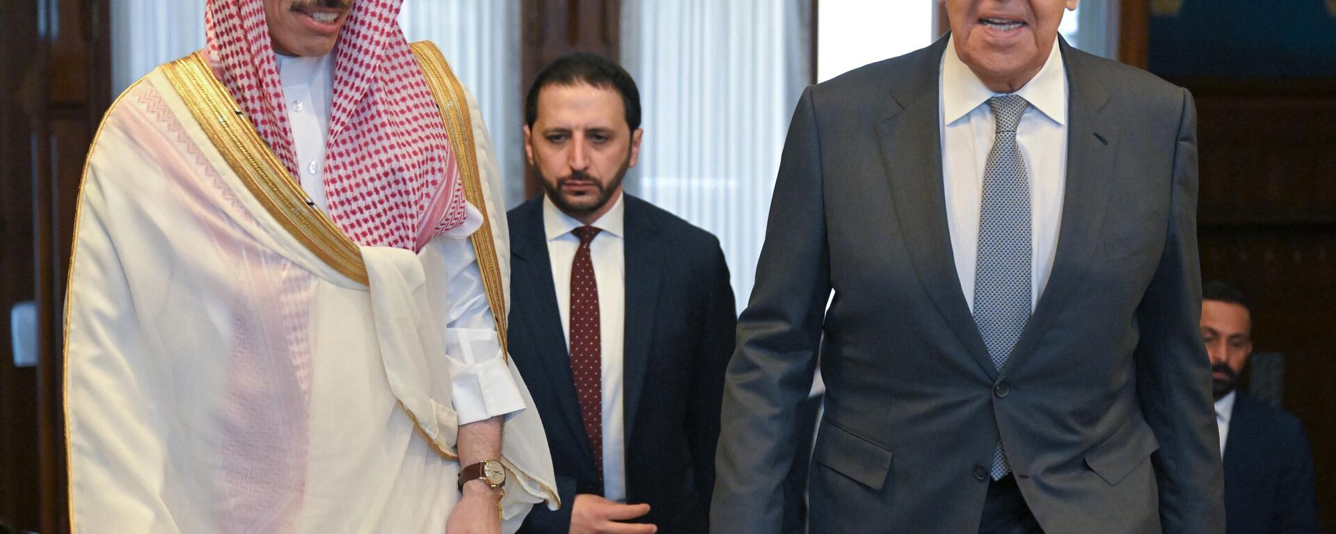 وزير الخارجية الروسي، سيرغي لافروف، مع وزير الخارجية السعودي فيصل بن فرحان آل سعود - سبوتنيك عربي, 1920, 04.07.2025
