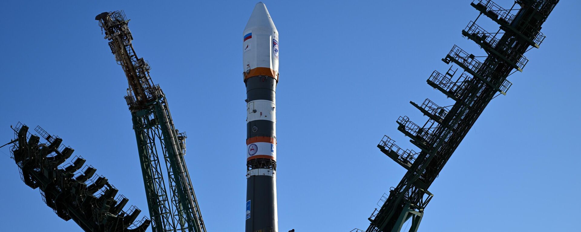 مركبة الإطلاق سويوز 2.1b التي تحمل قمر Resurs-P في منصة الإطلاق في قاعدة بايكونور الفضائية - سبوتنيك عربي, 1920, 05.07.2025