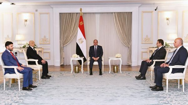 الرئيس المصري عبد الفتاح السيسي يستقبل رئيس مجلس النواب الليبي المستشار عقيلة صالح في مدينة العلمين - سبوتنيك عربي